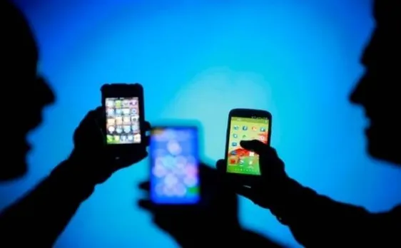 क्या आप जानते हैं, स्मार्टफोन का ज्यादा इस्तेमाल कितना होता है खतरनाक