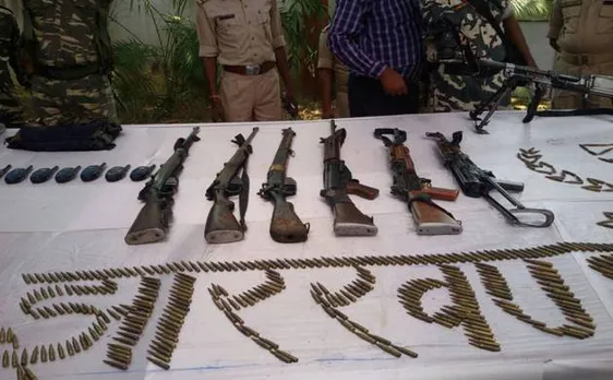 झारखंडः लोहरदगा में नक्सल विरोधी अभियान चलाकर जवानों ने जब्त किया हथियार और तीन हजार जिंदा कारतूस