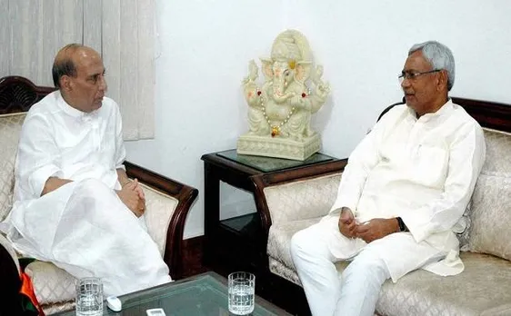 नक्सलवाद पर केंद्र के दोहरे रवैये पर नीतीश ने उठाए सवाल, गृह मंत्री ने बुलाई थी नक्सल प्रभावित राज्यों के सीएम की बैठक