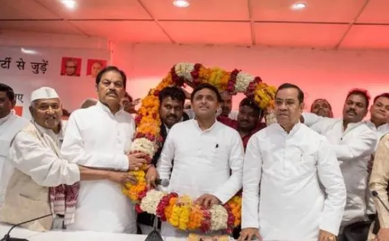 मुलायम के अफसोस पर अखिलेश का जवाब, 'मुझे मुख्यमंत्री बनाना भूल कैसे थी, यह नेताजी से पूछें'