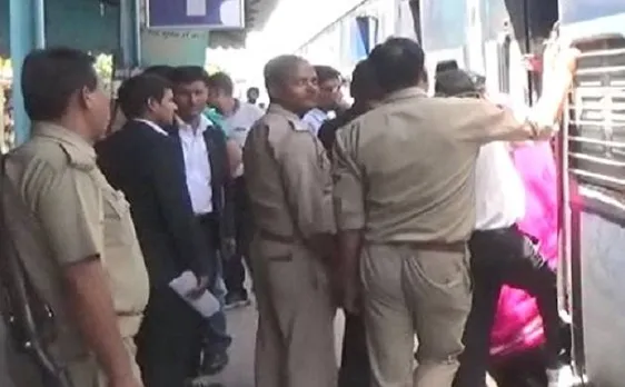 UP: लखनऊ का चारबाग स्टेशन नक्सलियों के निशाने पर, बम से उड़ाने की दी धमकी