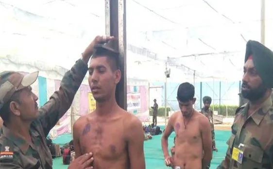जम्मू कश्मीर में आतंकियों की धमकी युवाओं पर बेअसर, पुलिस में भर्ती के लिये दिया आवेदन