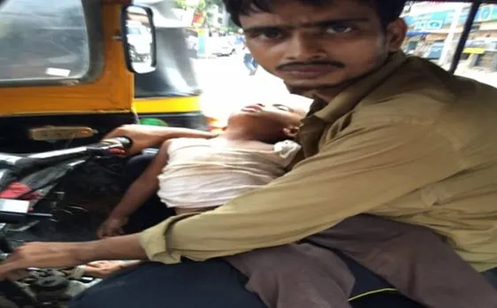 Viral: मदर्स डे पर बेटे को गोद में लेकर मुंबई में ऑटो चलाने वाले पिता की फोटो हुई वायरल, जानिए क्या है पूरी कहानी