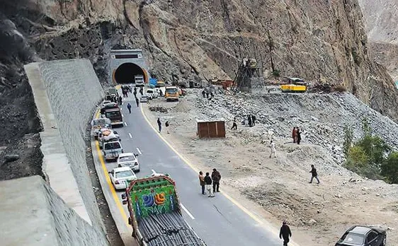 OBOR और CPEC से पाकिस्तान को आर्थिक गुलाम बनाएगा चीन