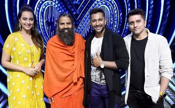 OMG! नच बलिए के मंच पर सोनाक्षी सिन्हा को ये क्या बोल गए योग गुरु बाबा रामदेव