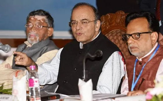 GST के तहत शिक्षा-स्वास्थ्य होगा टैक्स फ्री, बीमा, बैंकिंग और फोन बिल महंगे