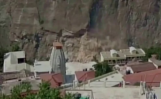 उत्तराखंडः भूस्‍खलन के कारण बद्रीनाथ हाईवे बंद, 15 हजार पर्यटक फंसे