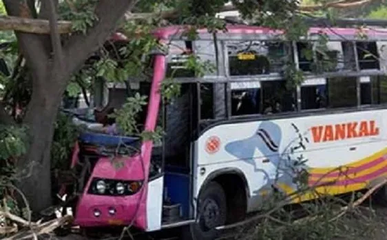 मध्यप्रदेश: अनियंत्रित होकर पलटी बस, 6 की मौत, 10 गंभीर