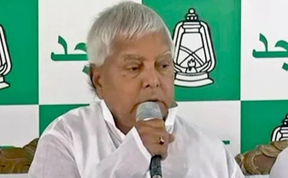 बल्ला थामें मैदान में उतरे लालू यादव ने दिया फ्रंट फुट पर BJP के छक्के छुड़ाने का न्योता