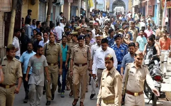 सहारनपुर के बाद अब अलीगढ़ में तनाव, दो समुदायों के बीच पथराव