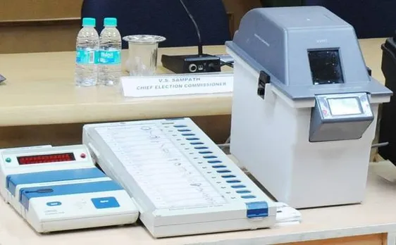 चुनाव आयोग ने की आप की मांग खारिज, कहा- ईवीएम के मदरबोर्ड से छेड़छाड़ की इजाज़त नहीं