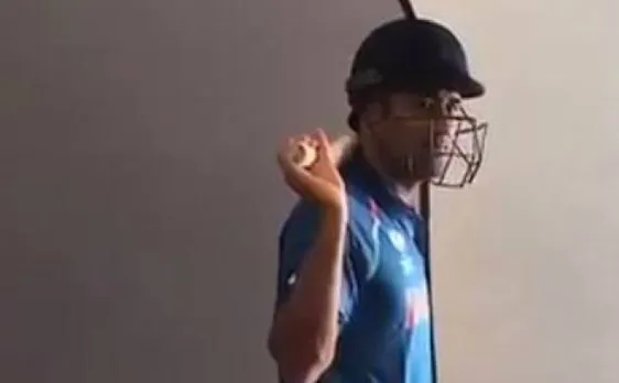 चैंपियंस ट्रॉफी2017: फोटोशूट में दिखा धोनी के अंदर का चैंपियन, देखें वीडियो