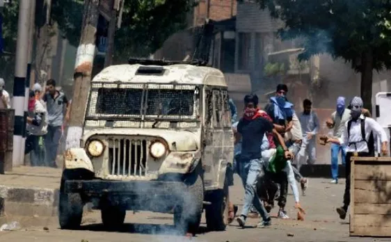 हिजबुल आतंकी सबजार के मारे जाने पर कश्मीर में तनाव, अलगाववादियों ने बुलाया बंद, पाक का मिला साथ