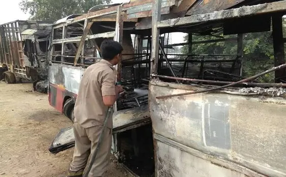 यूपीः बरेली में ट्रक-बस की टक्कर के बाद लगी आग, 22 लोग जिंदा जले