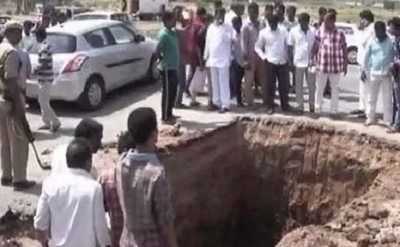 हाईवे पर खोदा 15 फीट का गड्ढा, बोला 'सपने में आकर भगवान शिव ने कहा था ऐसा करने'