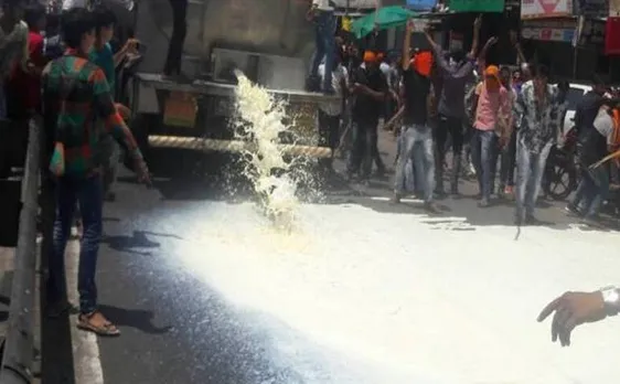 मध्य प्रदेशः कर्ज माफी की मांग कर रहे किसानों पर पुलिस ने चलाई गोली, दो की मौत चार घायल