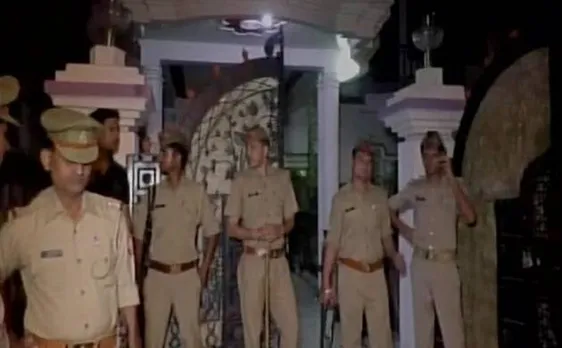 Video: यूपी के सीतापुर में एक ही परिवार के तीन लोगों की हत्या, पूरी वारदात CCTV में कैद