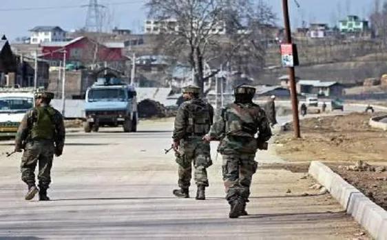 जम्मू-कश्मीर के शोपियां में एक युवक के मारे जाने के बाद तनाव, इंटरनेट सेवा बंद