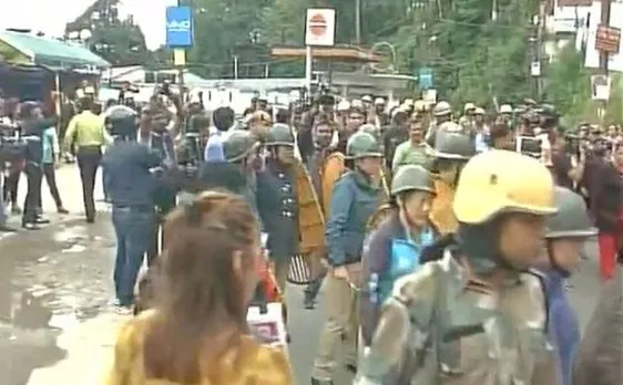 दार्जिलिंग में GJM का आंदोलन हुआ हिंसक, पुलिस ने किया लाठीचार्ज