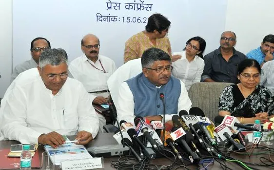 बीफ बैन: बैकफुट पर मोदी सरकार, रविशंकर बोले, खाने की आदत पर लगाम नहीं लगा सकते