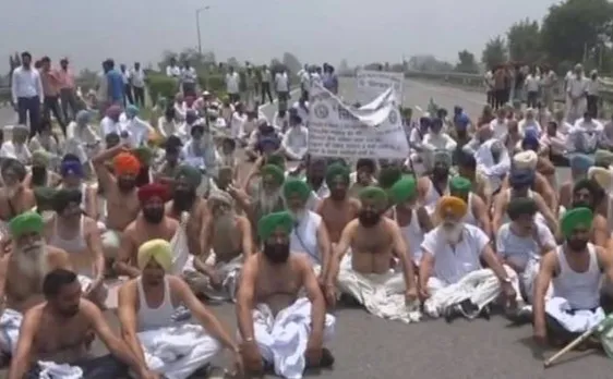 पंजाब के किसान कर्ज़ माफी और स्वामी नाथन आयोग की सिफारिशों को लागू करने कि लिए कर रहे हैं प्रदर्शन