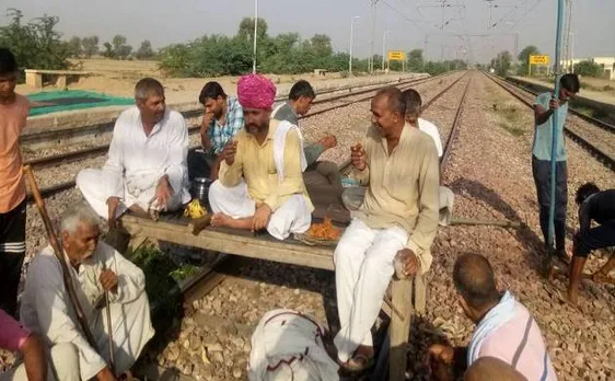 राजस्थान में फिर सुलगी जाट आरक्षण की आग, प्रदर्शनकारियों ने रेल ट्रैक और हाईवे को किया जाम