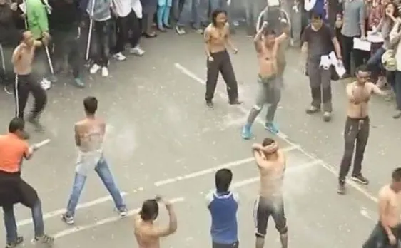 दार्जिलिंग में गोरखालैंड की मांग को लेकर निकाली गई 'ट्यूबलाइट' रैली, जलाए गये जीटीए एग्रीमेंट