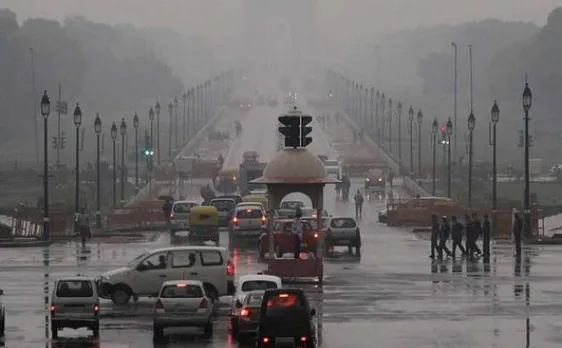 दिल्ली में बारिश ने गर्मी से दिलाई राहत पर मेट्रो और सड़कों ने किया बेहाल