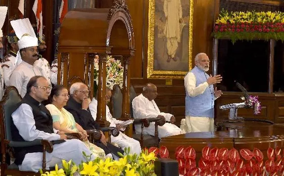 जीएसटी 2017: 'सिंपल टैक्स' हुआ लागू, पीएम मोदी ने कहा ये साझी विरासत, जानें 10 खास बातें