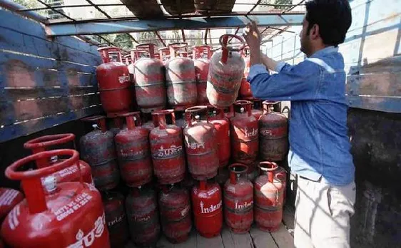 GST: दिल्ली में एलपीजी प्रति सिलेंडर 32 रुपये महंगा