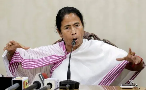 ममता बनर्जी का दावा, राज्यपाल ने किया अपमान, CM पद से इस्तीफा देने की सोच रही थी