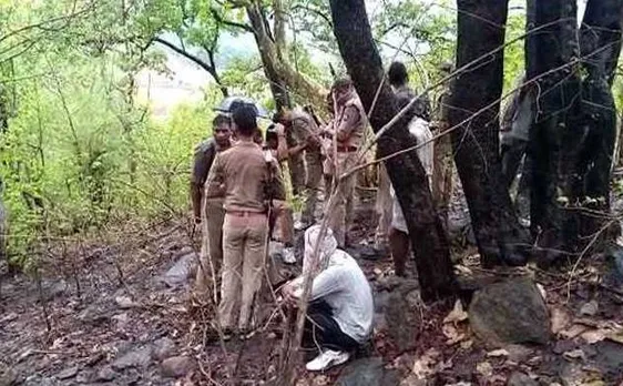 चित्रकूट के जंगल में डाकुओं ने तीन लोगों को जिंदा जलाया, नरकंकाल बरामद