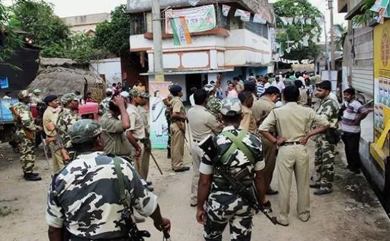 बंगाल: वाम, कांग्रेस और बीजेपी नेता को पुलिस ने बशीरहाट जाने से रोका, हिरासत में रूपा गांगुली