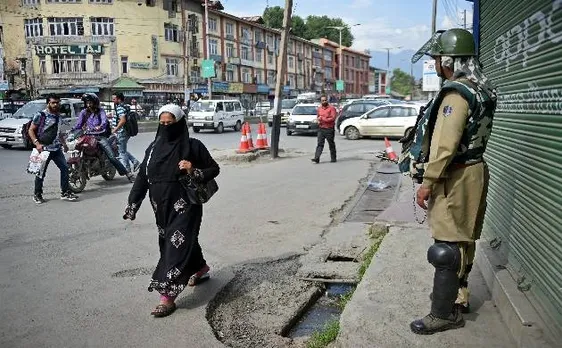 जम्मू-कश्मीर: आतंकी बुरहान वानी की मौत की बरसी से पहले त्राल में कर्फ्यू
