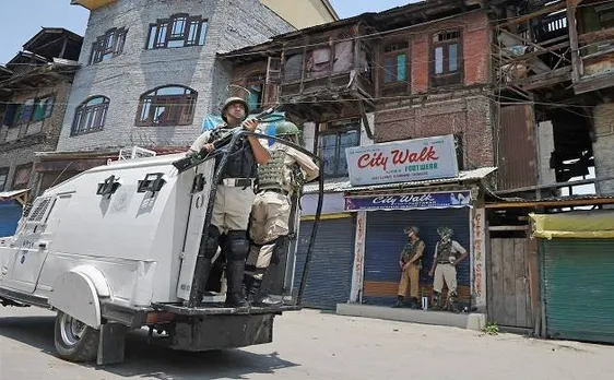 बुरहान की बरसी के एक दिन बाद घाटी में फिर सामान्य हुआ जनजीवन