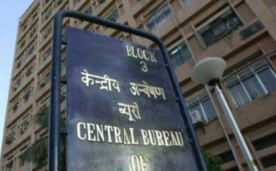 भ्रष्टाचार मामले में 23 जगहों पर छापेमारी, इनकम टैक्स अफसर के घर से मिले 3.5 करोड़ रुपये कैश और 5 किलो सोना