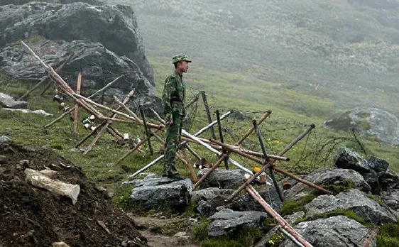 सीमा पर तनाव: चीन ने फिर कहा, डाकोला से पीछे हटे भारतीय सेना