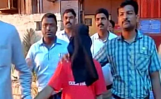 मुंबई के सीएसटी रेलवे स्टेशन पर महिला को देख अश्लील हरकत करने वाला हिरासत में