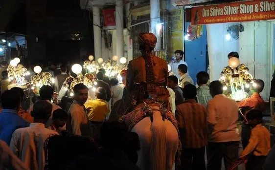 गोंडा: जब कुएं में गिरा घोड़ा तो ऐसे बचाई जान, देखें वीडियो