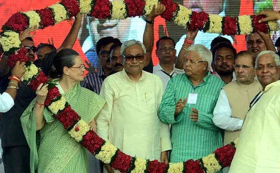 बिहार में जेडीयू-आरजेडी घमासान के बीच सोनिया गांधी ने बुलाई कांग्रेस की बैठक, महागठबंधन पर होगी चर्चा