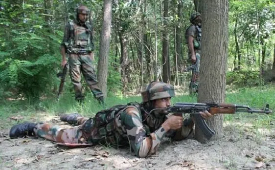जम्मू-कश्मीर के अनंतनाग में सुरक्षाकर्मियों से मुठभेड़ में तीन आतंकी ढेर, सर्च ऑपरेशन जारी