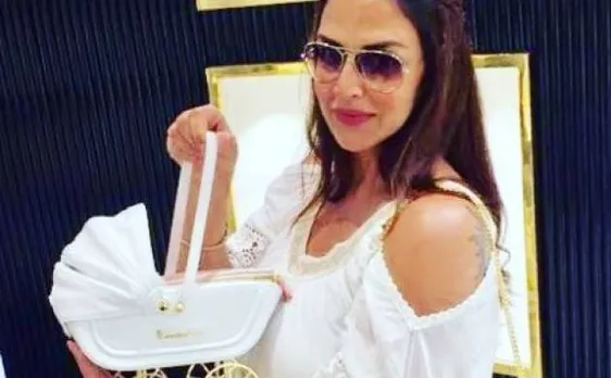 ईशा देओल ने ग्रीस में कराया मैटरनिटी फोटो शूट, देखिए बेबीमून एल्बम की झलक