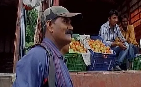 जानिए, इंदौर में बंदूक लेकर टमाटर की पहरेदारी क्यों कर रहे हैैं सुरक्षागार्ड?