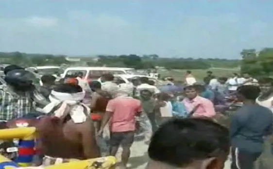 Video: छपरा में आरजेडी कार्यकर्ताओं ने डीएम-एसपी को पीटा