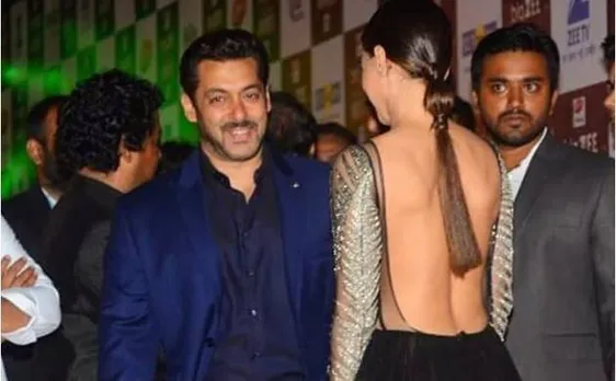 VIDEO: OMG! 'बिग बॉस' की एक्स कंटेस्टेंट को गले लगाने के बाद कुछ यूं शरमा गए सलमान खान