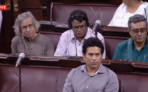 अरसे बाद सचिन तेंदुलकर पहुंचे राज्यसभा, ट्विटर पर उड़ा मज़ाक
