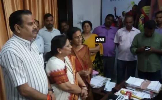 समाजवादी पार्टी में तेज हुई भगदड़, एक और MLC ने थामा बीजेपी का हाथ