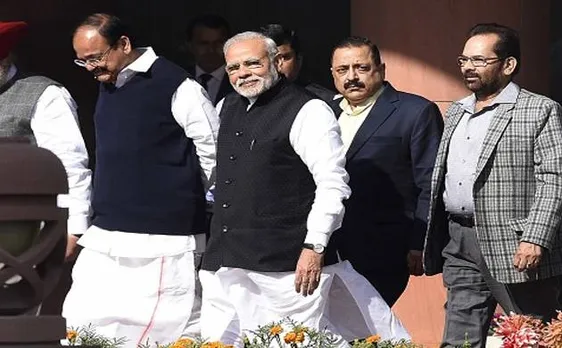 राज्यसभा में कांग्रेस पर भारी पड़ी बीजेपी, घाटी में एक आतंकी ढेर, फोटो में देखें रात भर की पांच बड़ी खबरें