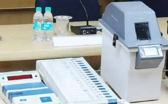 EC ने SC में कहा, 2019 लोकसभा चुनाव में होगा पेपर वाले EVM का इस्तेमाल
