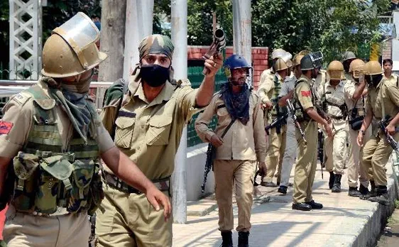 जम्मू कश्मीरः सोपोर में तीन लश्कर आतंकी ढेर, इंटरनेट सेवा, स्कूल-कॉलेज बंद